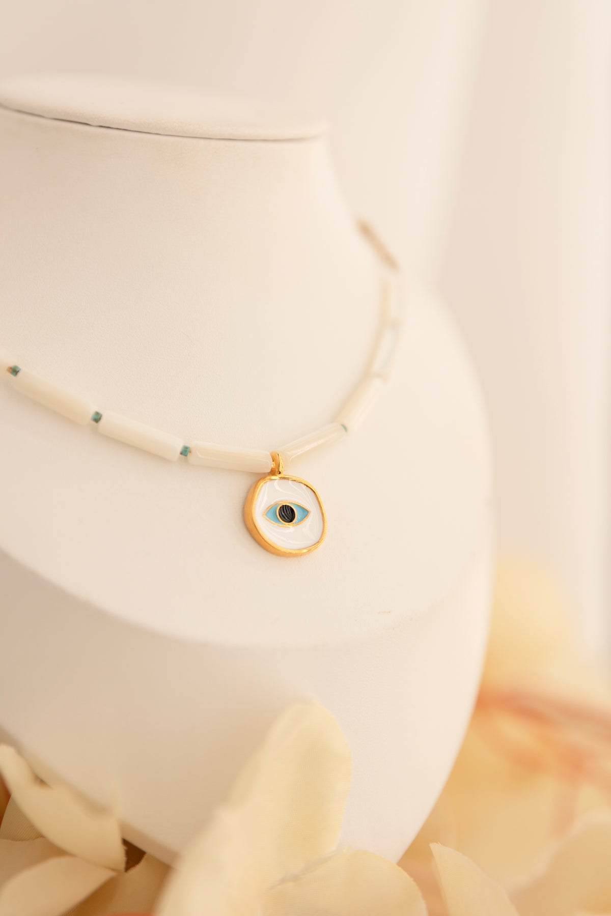 Collier en nacre avec son pendantif