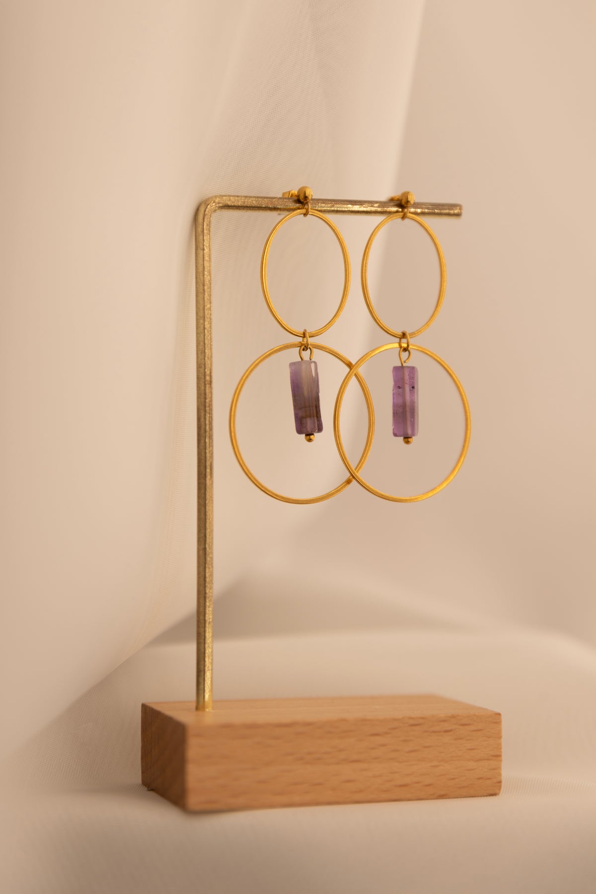 Boucles géométriques en améthyste