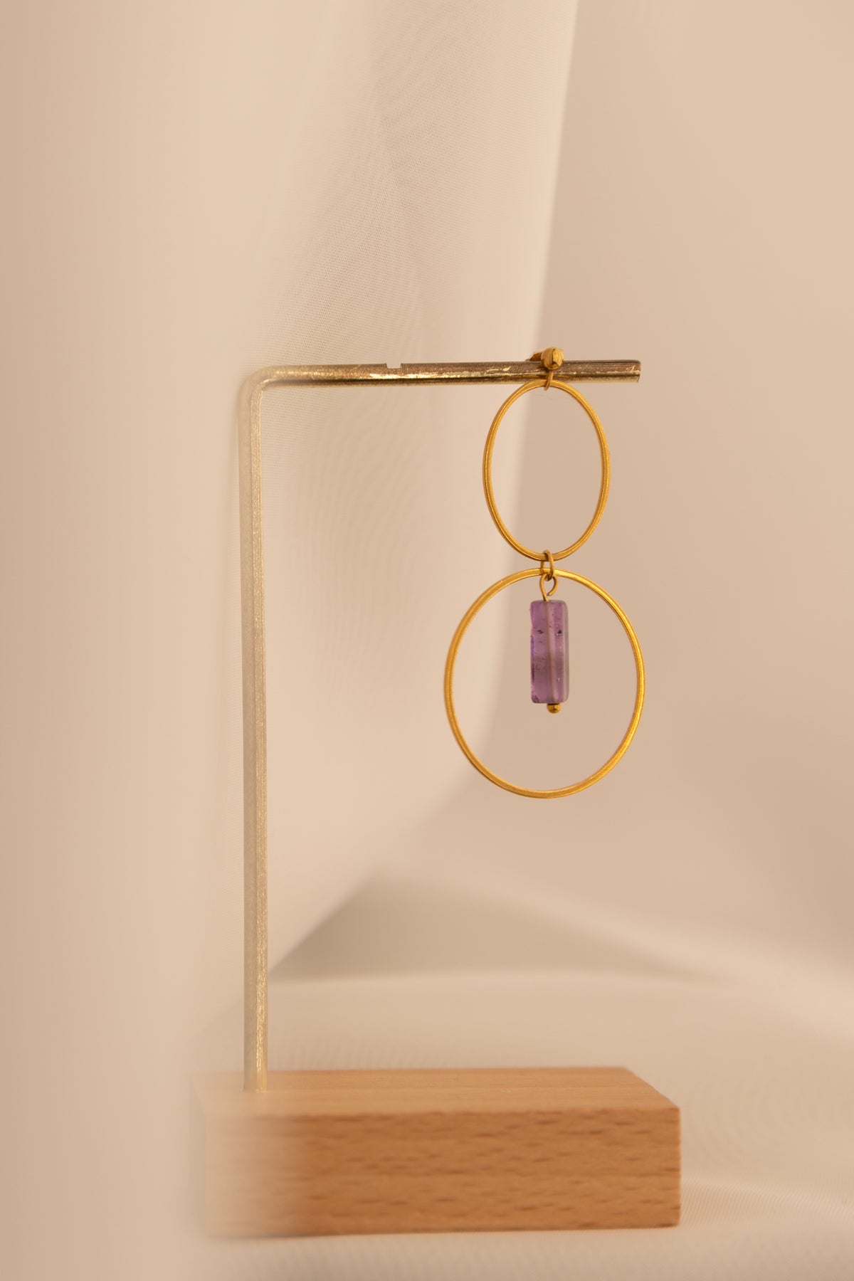 Boucles géométriques en améthyste